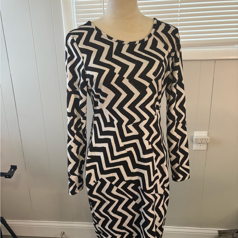 H&M Monochrome Zigzag Long Sleeve Dress